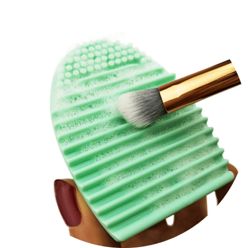 Make-up Brush Cleaning Pad in Use